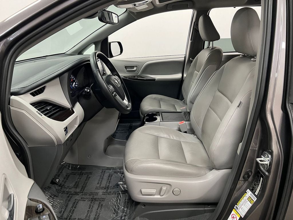 2019 Toyota Sienna XLE 8 Passenger
