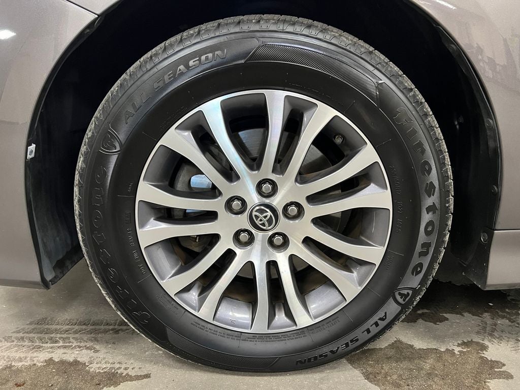 2019 Toyota Sienna XLE 8 Passenger