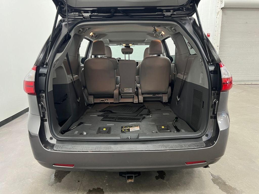 2019 Toyota Sienna XLE 8 Passenger